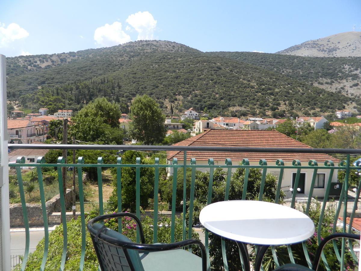 Logara'S Apartments Agia Efimia Luaran gambar