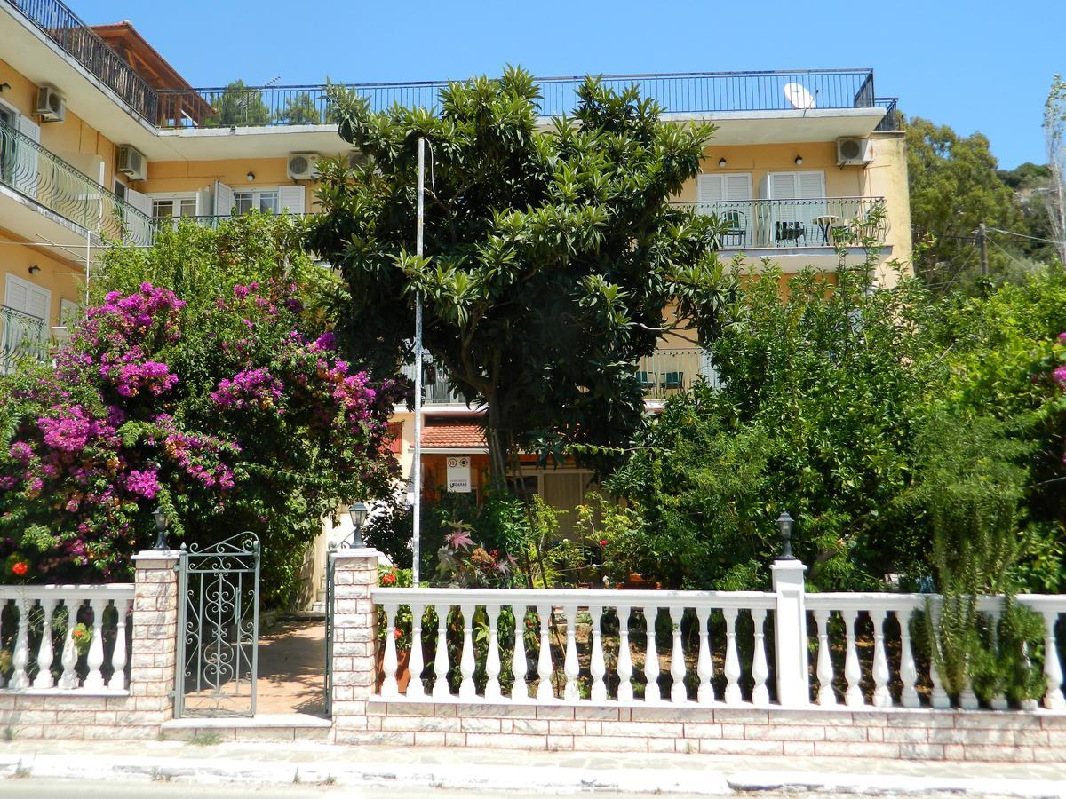 Logara'S Apartments Agia Efimia Luaran gambar