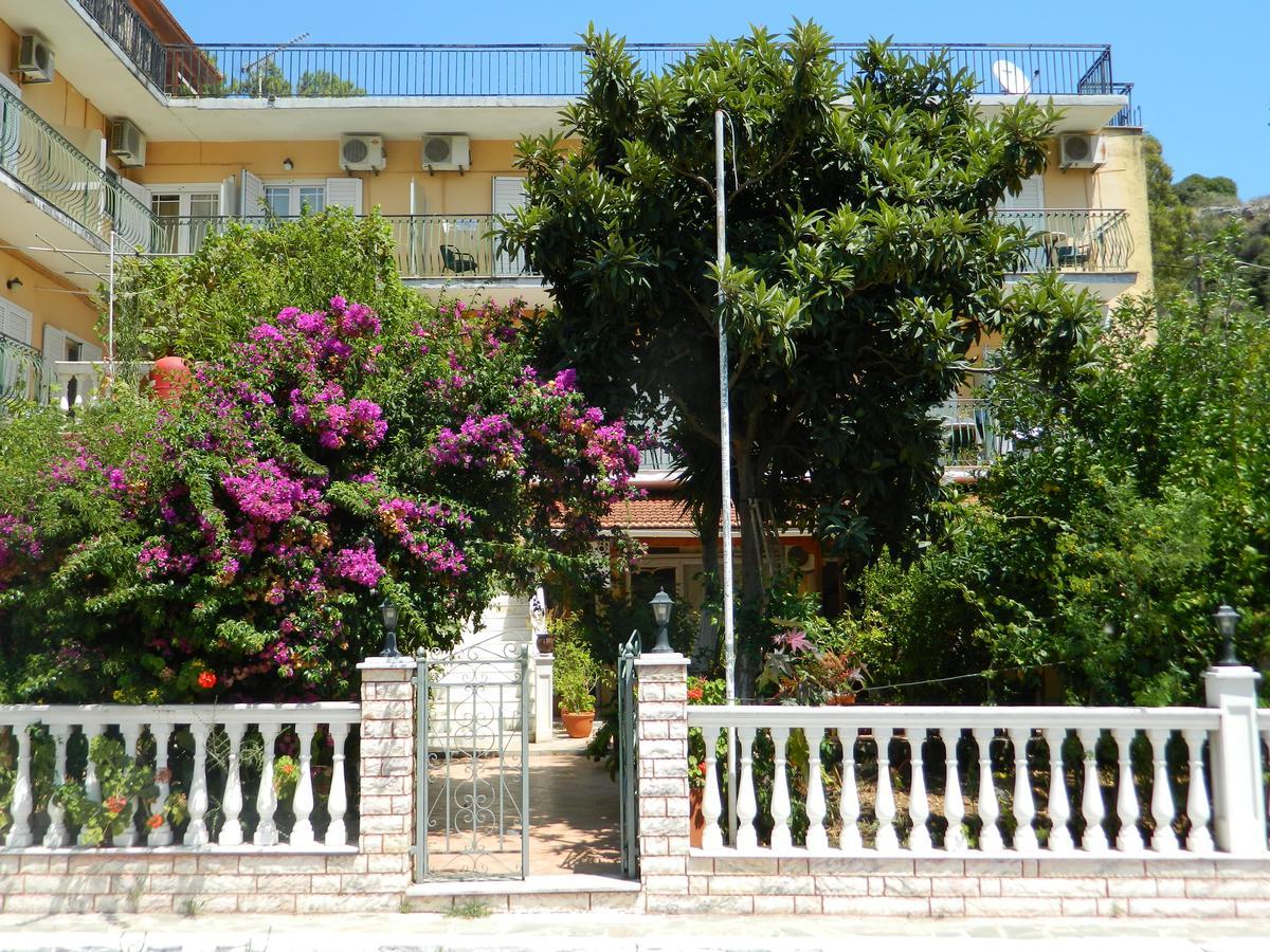 Logara'S Apartments Agia Efimia Luaran gambar