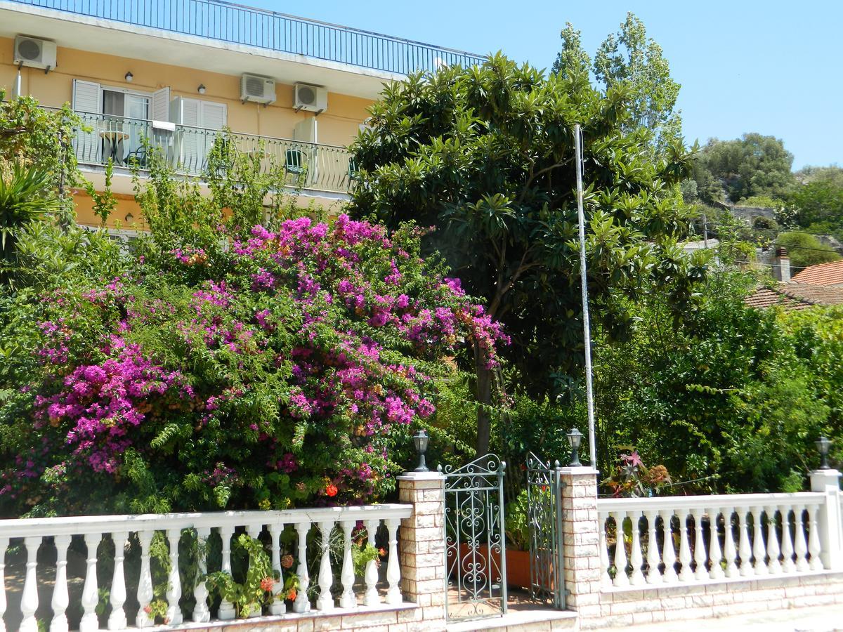 Logara'S Apartments Agia Efimia Luaran gambar