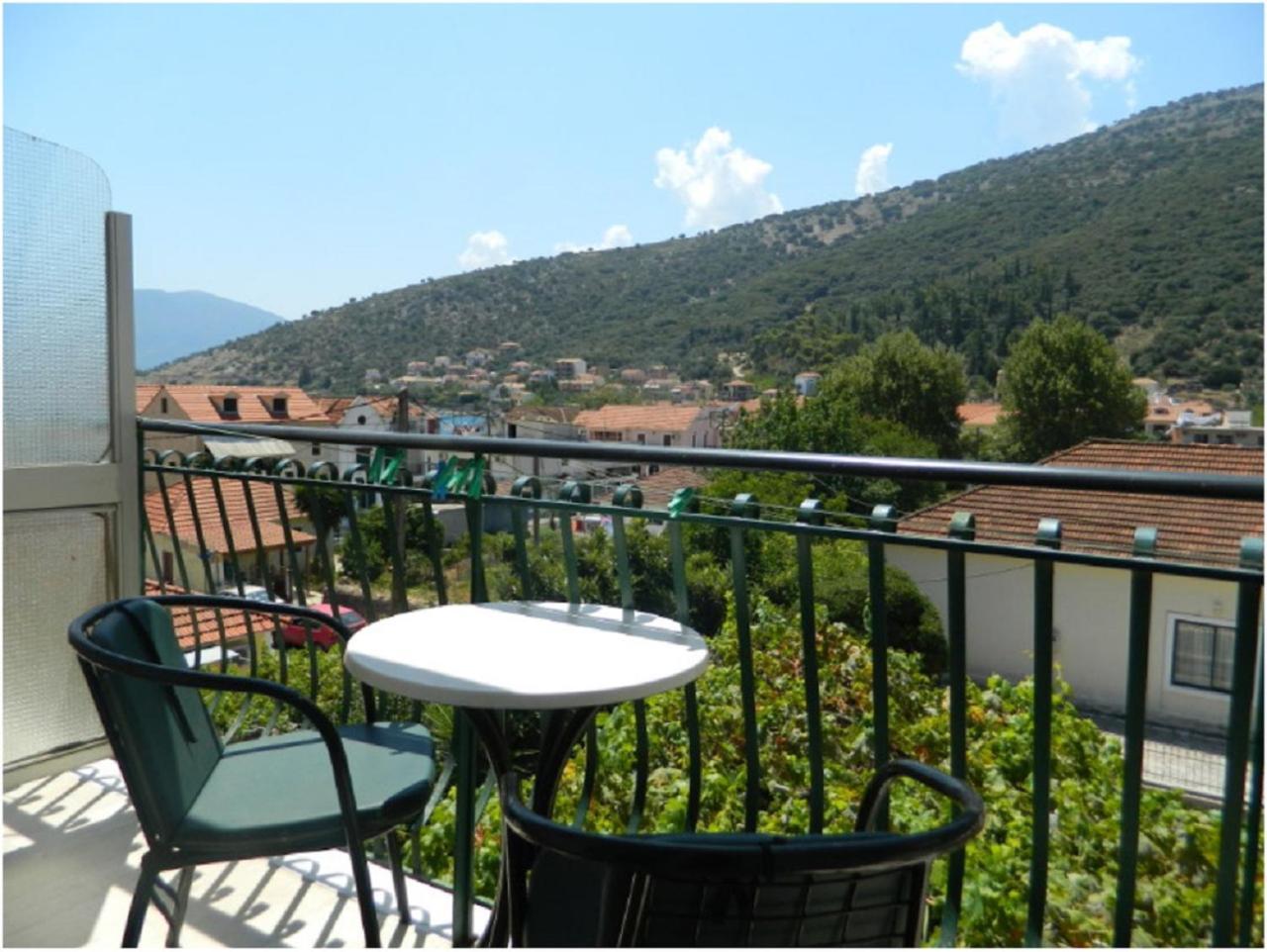 Logara'S Apartments Agia Efimia Luaran gambar